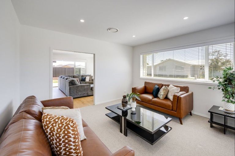 Photo of property in 17 Rangataiki Place, Te Awa, Napier, 4110