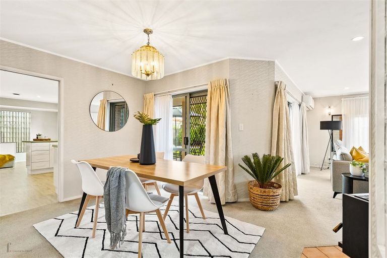 Photo of property in 10 Suncrest Drive, West Harbour, Auckland, 0618