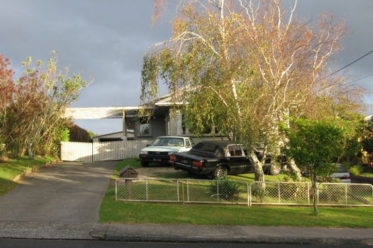 Photo of property in 48 Vodanovich Road, Te Atatu South, Auckland, 0610