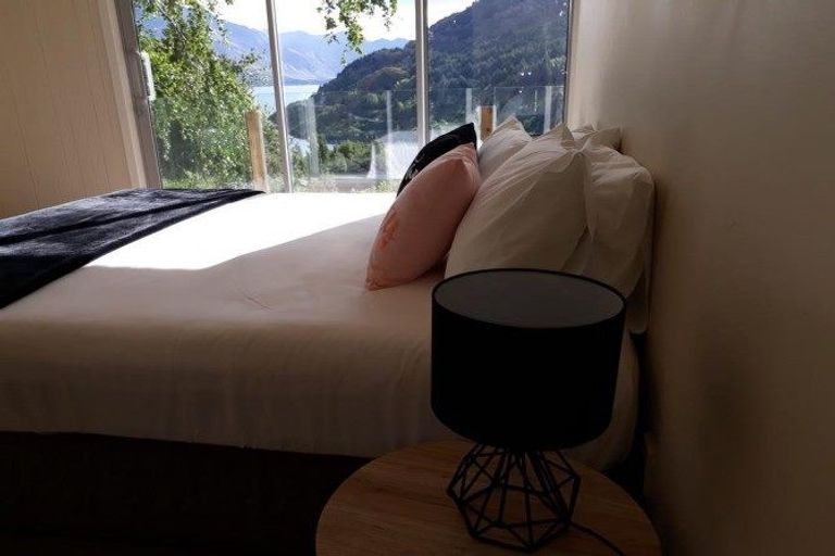 Photo of property in 16 Mckerrow Place, Sunshine Bay, Queenstown, 9300