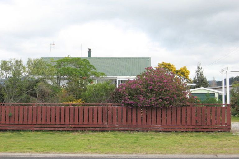 Photo of property in 213 Ocean Road, Whangamata, 3620