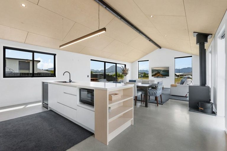 Photo of property in 3 Pepperwood Green, Albert Town, Wanaka, 9305