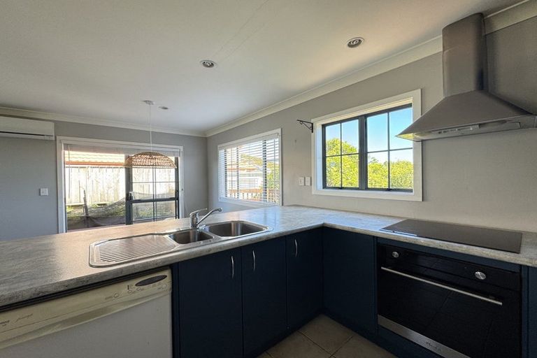 Photo of property in 40a Landsdowne Terrace, Karori, Wellington, 6012