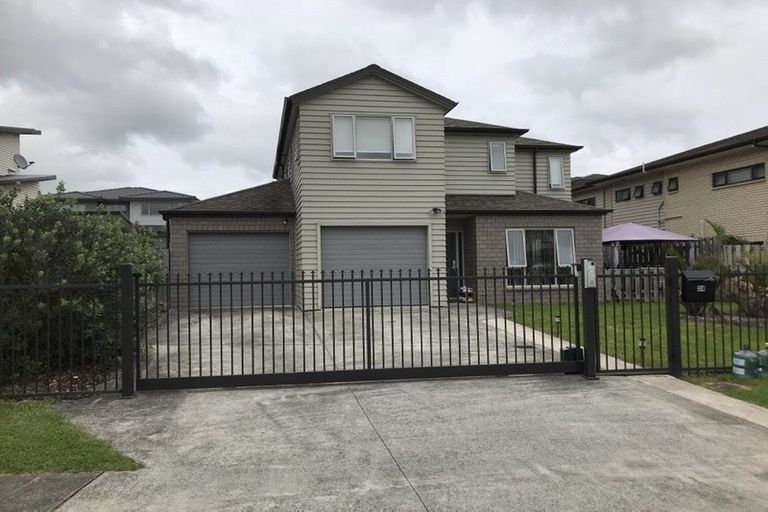 Photo of property in 24 Midhurst Avenue, Henderson, Auckland, 0612