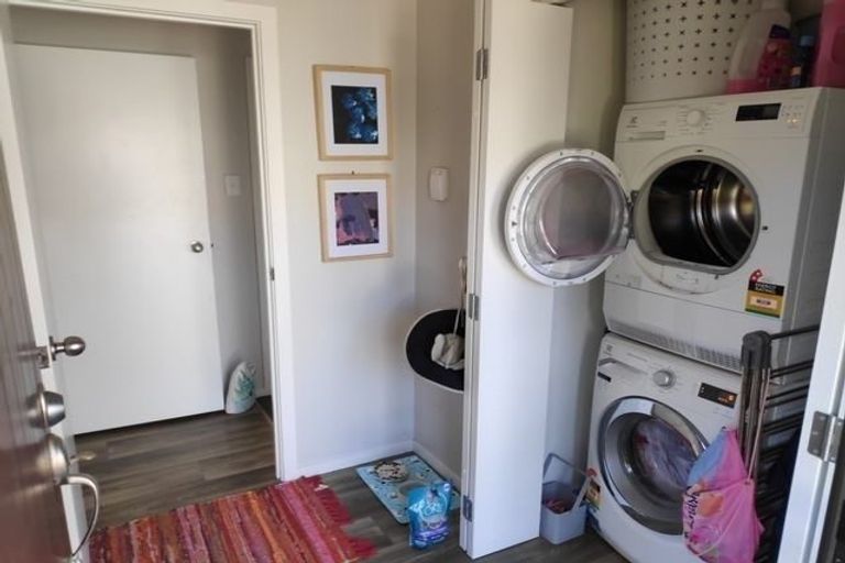 Photo of property in 8 Elizabeth Drive, West Harbour, Auckland, 0618