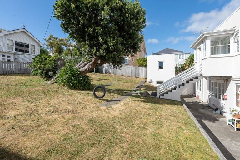 Photo of property in Ionian Flats, 123-125 Brougham Street, Mount Victoria, Wellington, 6011