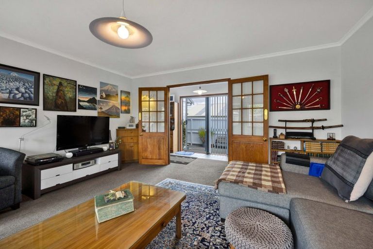 Photo of property in 6 Argyle Place, Highlands Park, New Plymouth, 4312