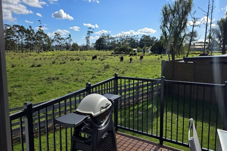 Photo of property in 30 Aitkenhead Court, Parakai, 0830