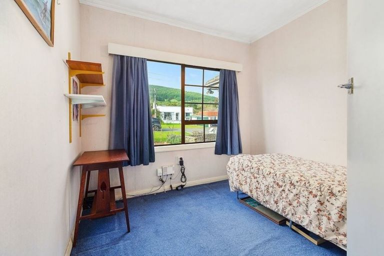 Photo of property in 17 Handyside Street, Tawa, Wellington, 5028