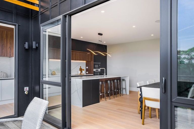 Photo of property in 40 Paparahi Place, Wainui, 0992