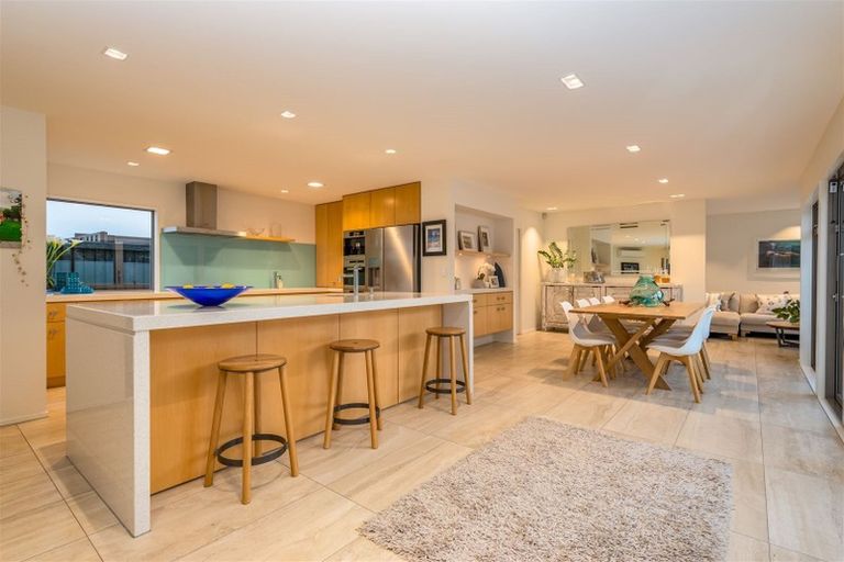 Photo of property in 2/124 Esplanade, Sumner, Christchurch, 8081