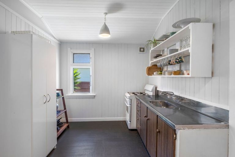 Photo of property in 18 Aotea Street, Castlecliff, Whanganui, 4501