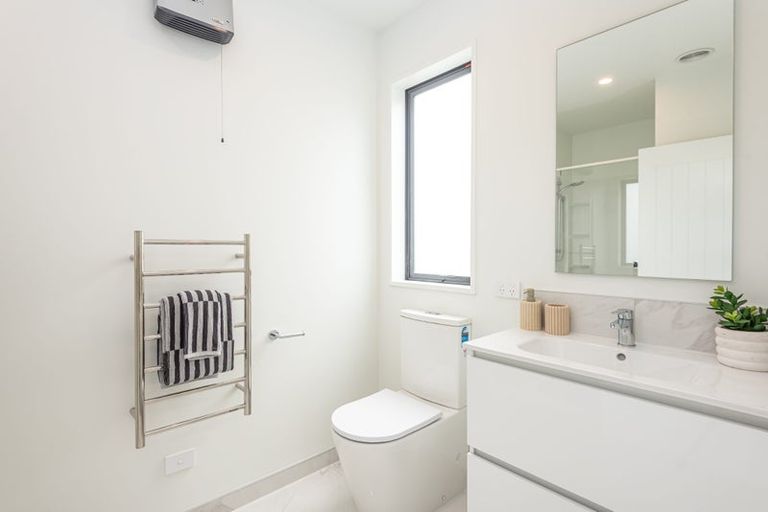 Photo of property in 210 Edgeware Road, Edgeware, Christchurch, 8013