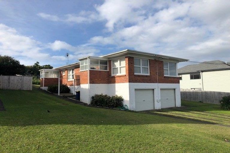 Photo of property in 1/23 Dallinghoe Crescent, Milford, Auckland, 0620