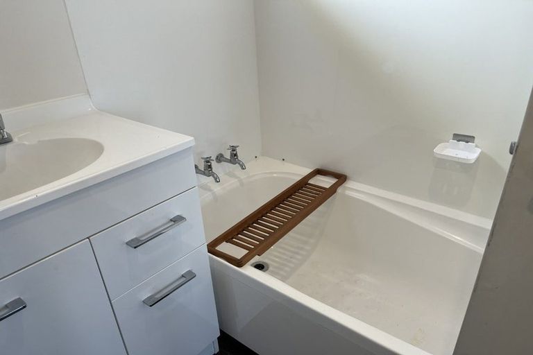 Photo of property in 1/9 Houston Place, Bayview, Auckland, 0629