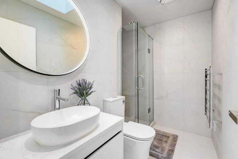 Photo of property in 4/16 Binsted Road, New Lynn, Auckland, 0600