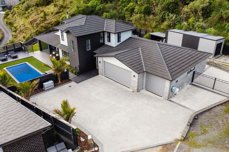 Photo of property in 15 Glenorchy Way, Aotea, Porirua, 5024
