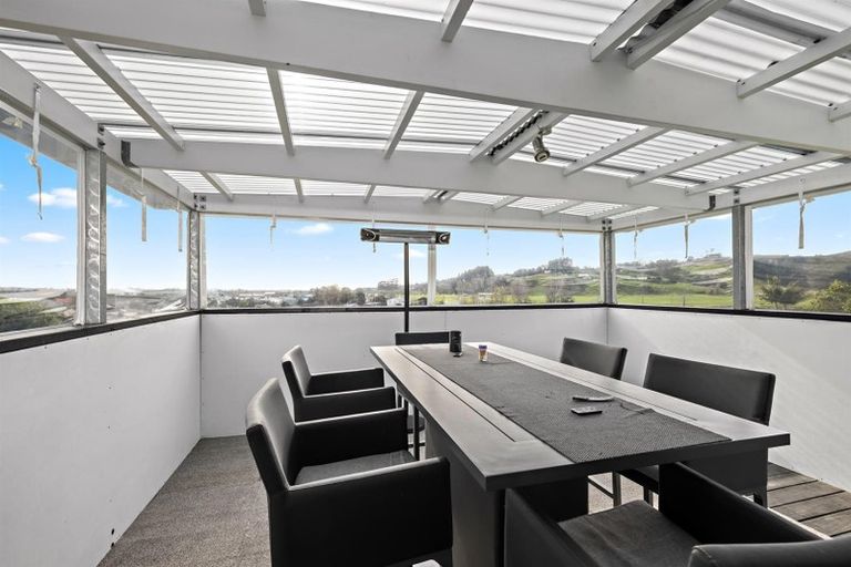 Photo of property in 9 Awaroa Road, Helensville, 0800