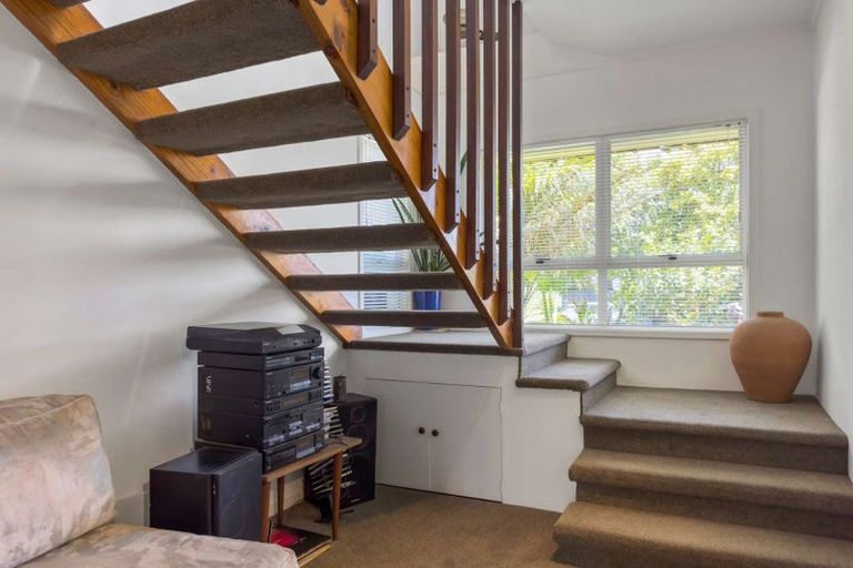 Photo of property in 50 Hattaway Avenue, Bucklands Beach, Auckland, 2012