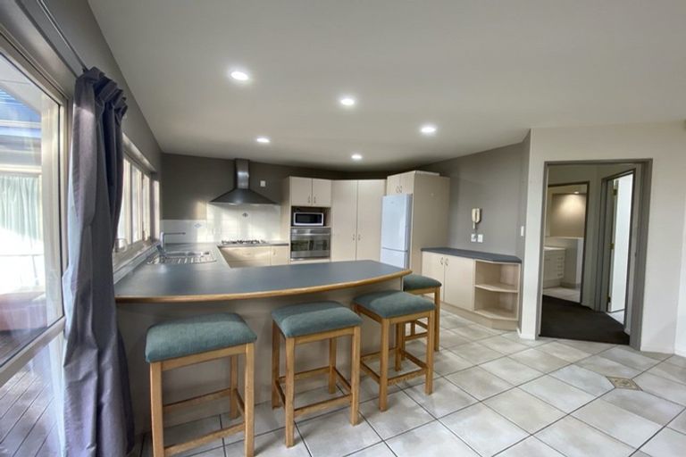 Photo of property in 13 Fearnley Grove, Albany, Auckland, 0632