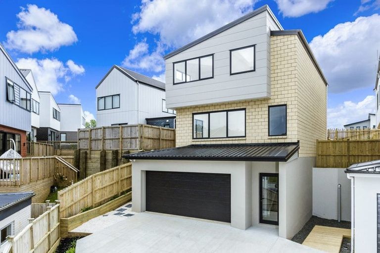 Photo of property in 51 Sunnyheights Road, Orewa, 0931