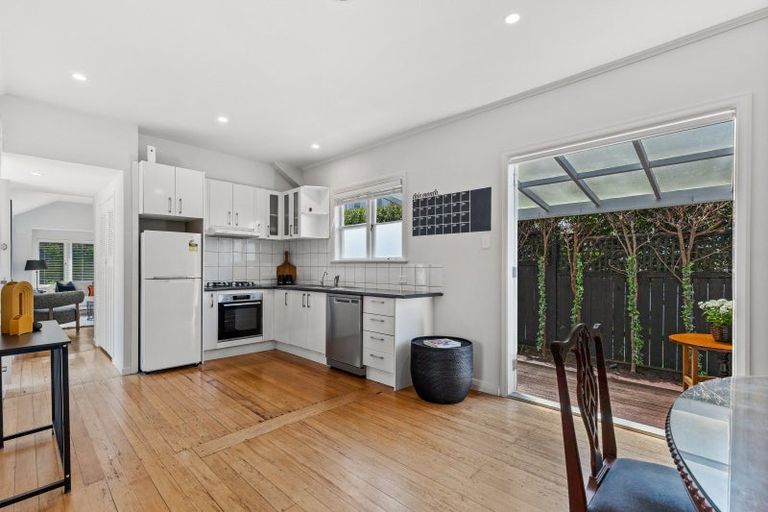 Photo of property in 28 Hanlon Crescent, Narrow Neck, Auckland, 0624