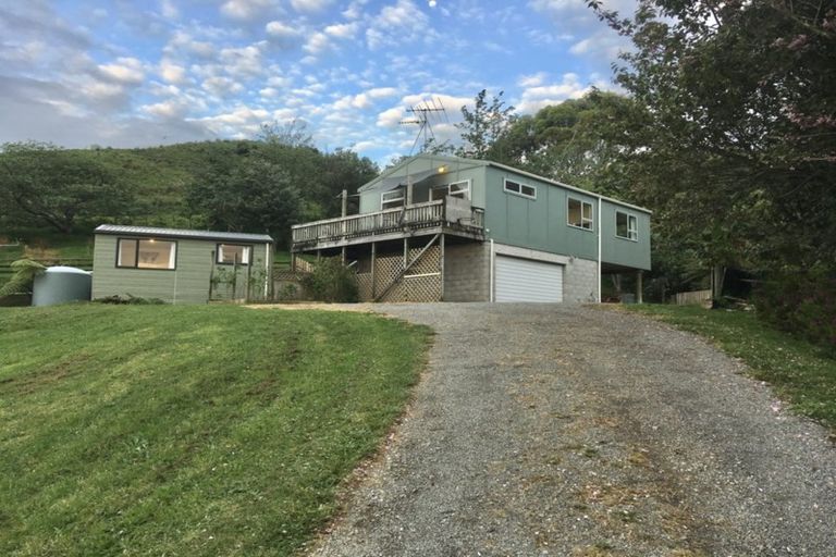 Photo of property in 135 South Manakau Road, Manakau, Otaki, 5583