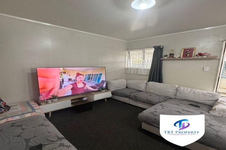 Photo of property in 696 Massey Road, Mangere, Auckland, 2022