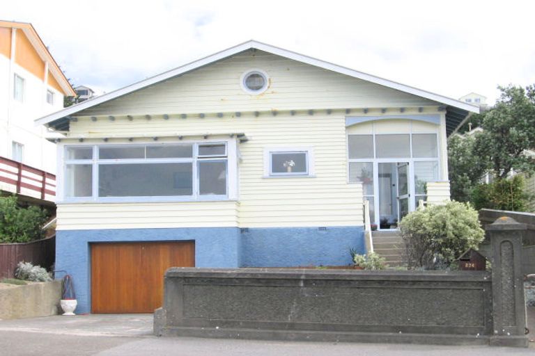 Photo of property in 274 The Esplanade, Island Bay, Wellington, 6023