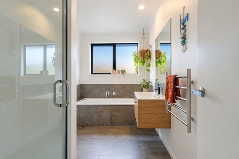 Photo of property in 41 Hills View Drive, Papamoa, 3118