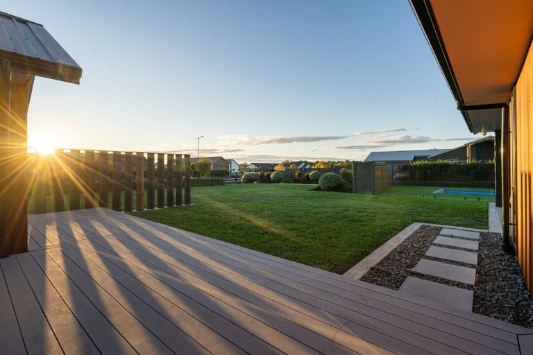 Photo of property in 83 Sunline Drive, Leamington, Cambridge, 3432