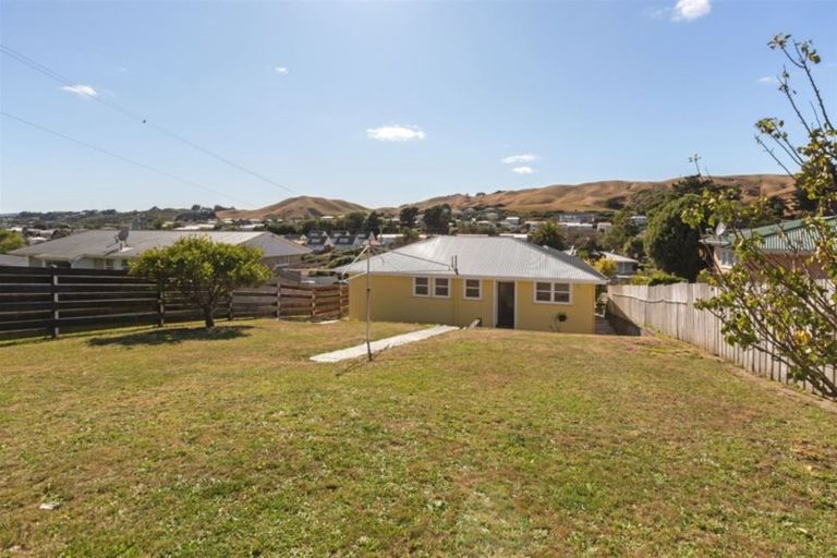 Photo of property in 111 Driver Crescent, Cannons Creek, Porirua, 5024