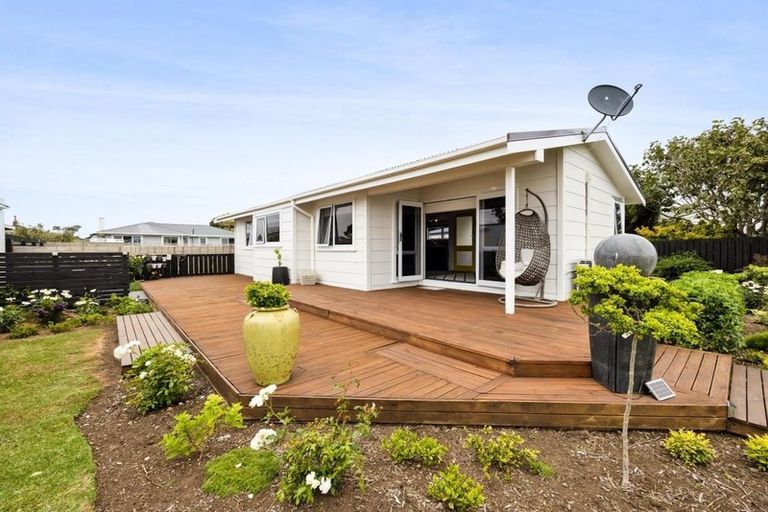 Photo of property in 8 Hughson Place, Opunake, 4616