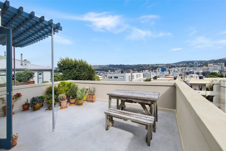Photo of property in 7f Austin Street, Mount Victoria, Wellington, 6011