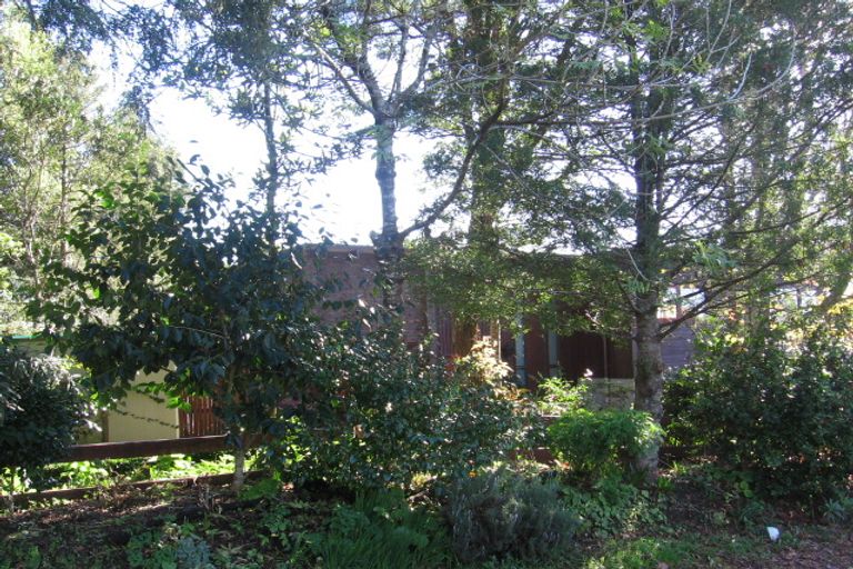 Photo of property in 42 Tawini Road, Titirangi, Auckland, 0604