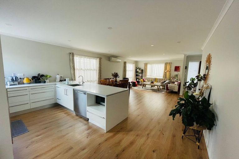 Photo of property in 20 Samuel Cassidy Avenue, Swanson, Auckland, 0614