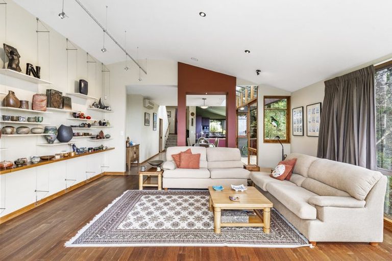 Photo of property in 318 Forest Road, Waiatarua, Auckland, 0612