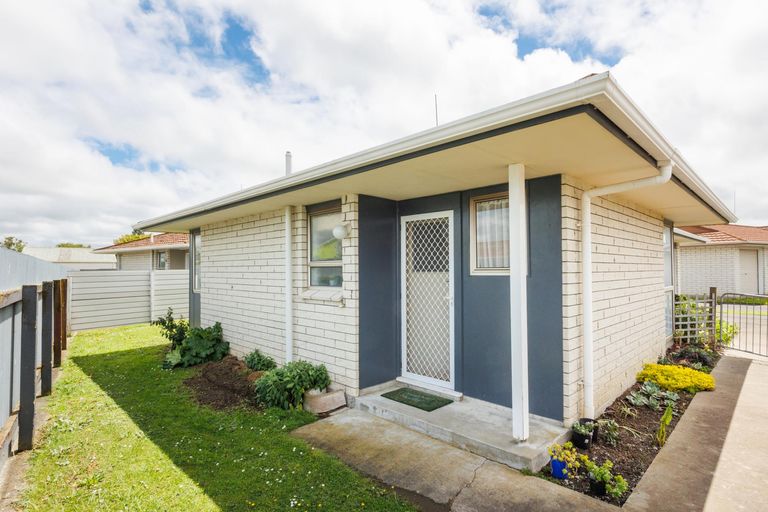 Photo of property in 5 Herbert Avenue, Cloverlea, Palmerston North, 4412