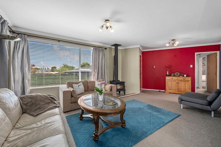 Photo of property in 25 Felgrove Street, Glendene, Auckland, 0602