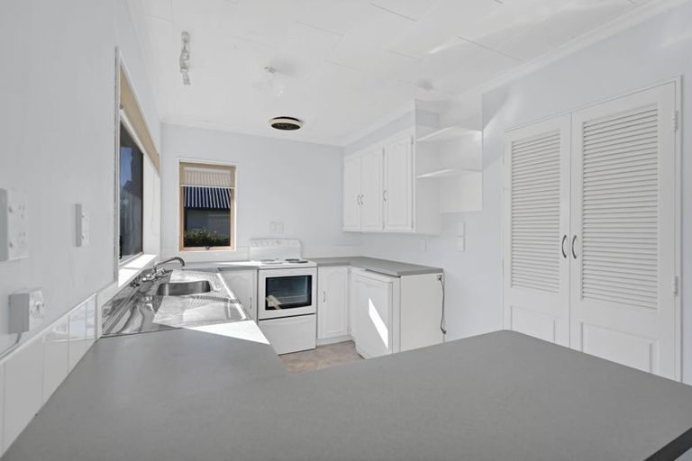 Photo of property in 2/43 Mangorei Road, Strandon, New Plymouth, 4312