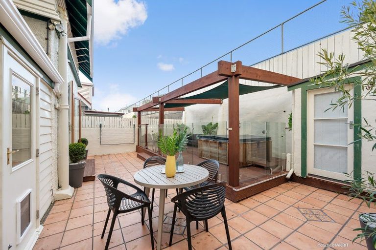 Photo of property in 25 Hawkestone Street, Thorndon, Wellington, 6011