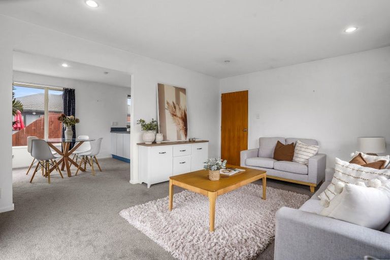 Photo of property in 17 Broadbent Street, Riccarton, Christchurch, 8041