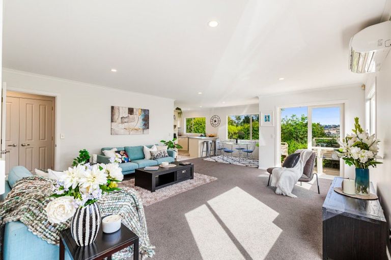 Photo of property in 1/920 East Coast Road, Northcross, Auckland, 0630