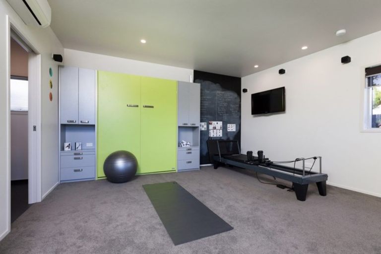 Photo of property in 28 Ainslee Street, Highlands Park, New Plymouth, 4312