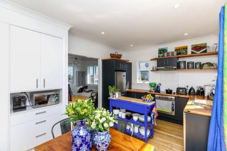 Photo of property in 11 Waimea Street, Westown, New Plymouth, 4310