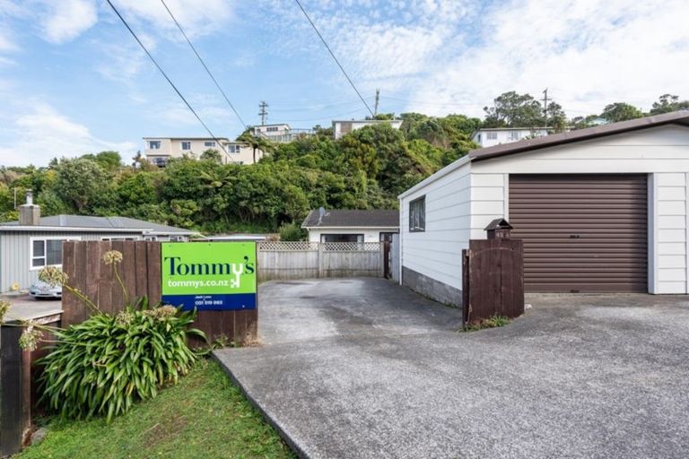 Photo of property in 42a Salford Street, Newlands, Wellington, 6037