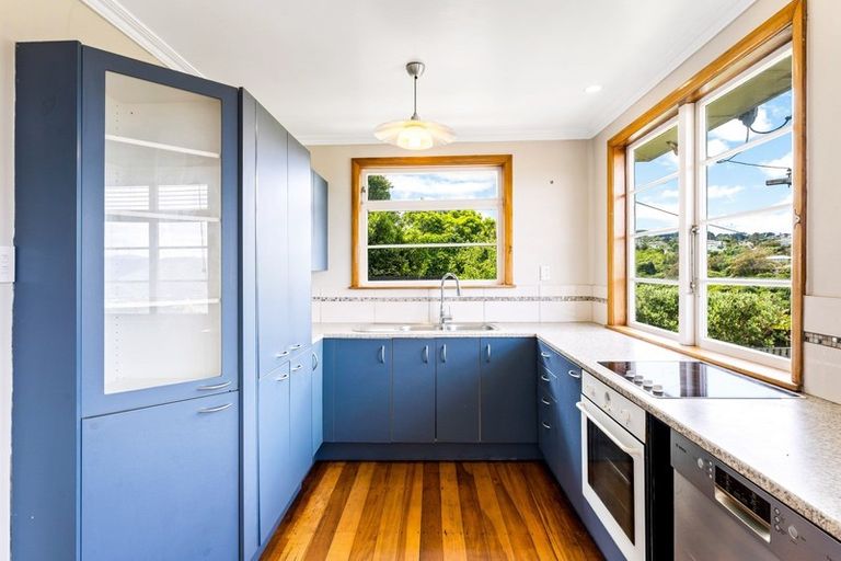 Photo of property in 111 Miromiro Road, Normandale, Lower Hutt, 5010