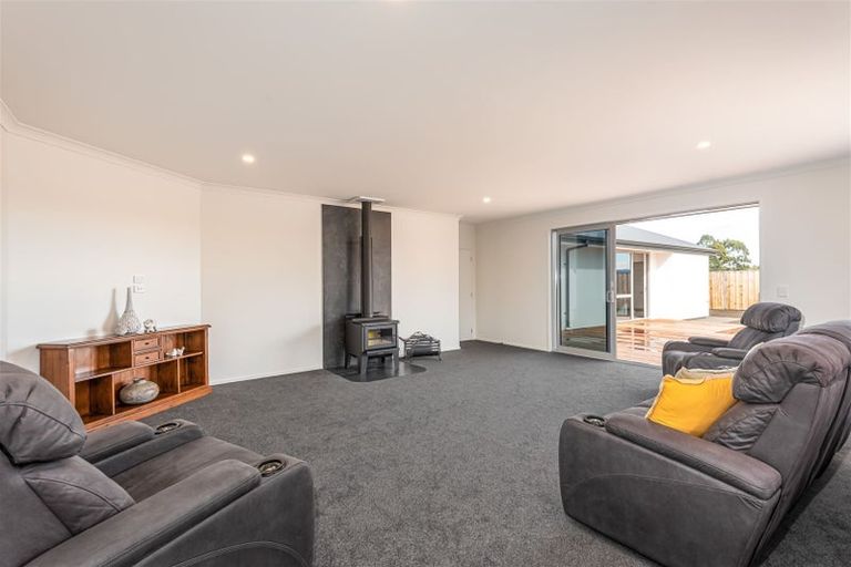 Photo of property in 10 Angus Place, Rangiora, 7400