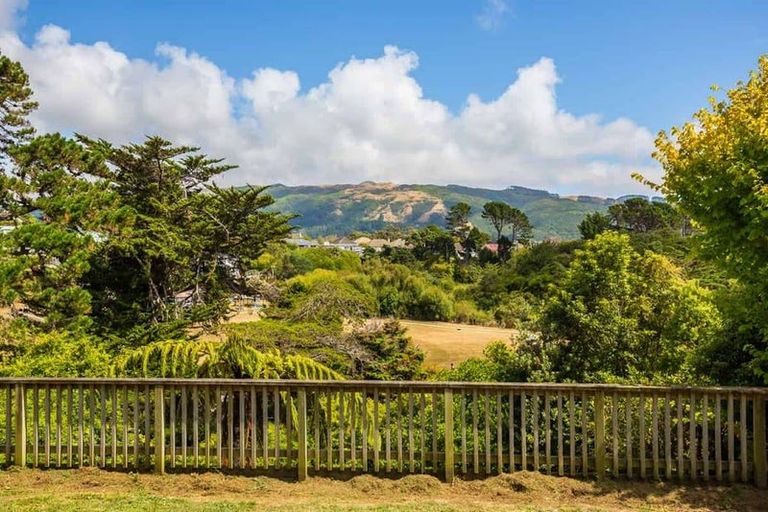 Photo of property in 19 Gloucester Street, Cannons Creek, Porirua, 5024