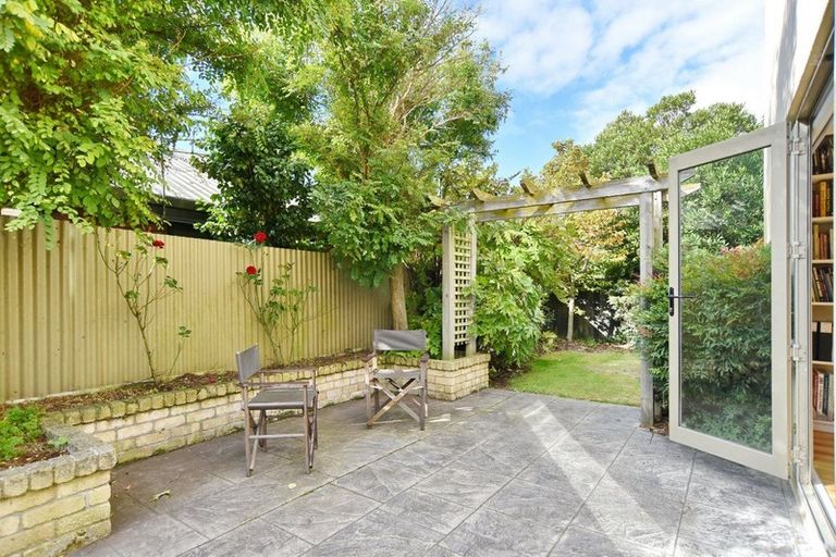 Photo of property in 114b Avonhead Road, Avonhead, Christchurch, 8042